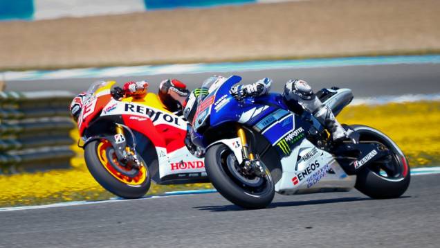 Disputa pelo segundo lugar entre Marc Márquez e Jorge Lorenzo gerou polêmica | <a href="https://quatrorodas.abril.com.br/moto/noticias/motogp-dani-pedrosa-vence-espanha-740546.shtml" rel="migration">Leia mais</a>