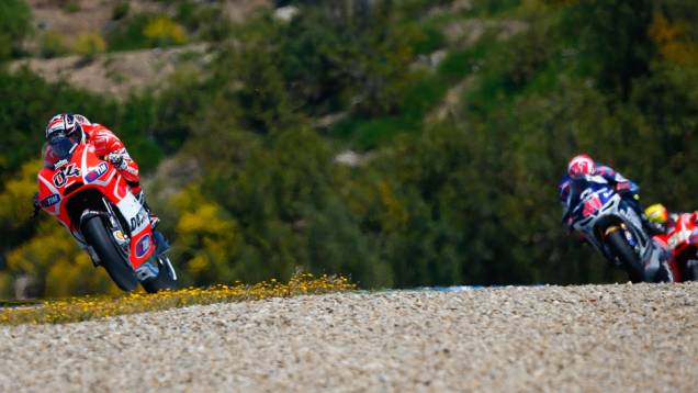 Andrea Dovizioso, companheiro de Hayden, ficou com a oitava posição, seguido por Aleix Espargaro (41) | <a href="%20https://quatrorodas.abril.com.br/moto/noticias/motogp-dani-pedrosa-vence-espanha-740546.shtml" rel="migration">Leia mais</a> Andrea Dovizioso, companheiro de Hayden, ficou com a oitava posição, seguido por Aleix Espargaro (41) | <a href="%20https://quatrorodas.abril.com.br/moto/noticias/motogp-dani-pedrosa-vence-espanha-740546.shtml" rel="migration">Leia mais</a>