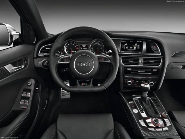 Para tanto, a perua é equipada com motor 4.2 V8, que entrega 450 cavalos de potência e 43,8 kgfm de torque | <a href="%20https://quatrorodas.abril.com.br/noticias/fabricantes/audi-traz-rs4-avant-ao-brasil-740778.shtml" rel="migration">Leia mais</a> Para tanto, a perua é equipada com motor 4.2 V8, que entrega 450 cavalos de potência e 43,8 kgfm de torque | <a href="%20https://quatrorodas.abril.com.br/noticias/fabricantes/audi-traz-rs4-avant-ao-brasil-740778.shtml" rel="migration">Leia mais</a>