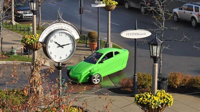 Segundo Paul Elio, fundador e proprietário da fabricante, já foram feitas 13 mil encomendas pelo modelo | <a href="%20https://quatrorodas.abril.com.br/noticias/fabricantes/eua-carro-tres-rodas-chega-ao-mercado-2014-740877.shtml" rel="migration">Leia mais</a>