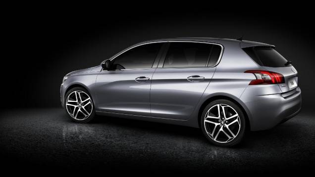 Tais medidas significam uma pequena redução no tamanho e na altura do modelo na comparação com seu antecessor | <a href="%20https://quatrorodas.abril.com.br/noticias/fabricantes/peugeot-apresenta-proxima-geracao-308-741173.shtml" rel="migration">Leia mais</a>