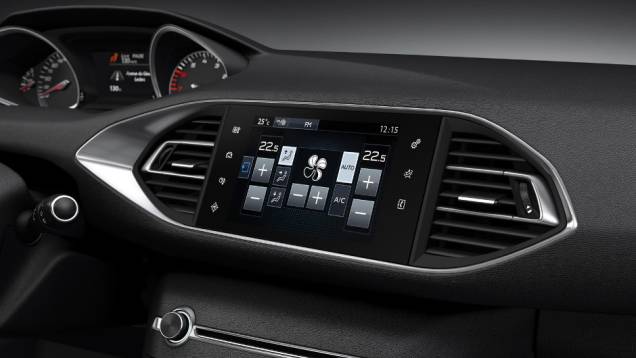 Segundo a Peugeot, a novidade pesa 140 kg a menos que o modelo atual e as versões mais econômicas possuem emissão de CO2 de apenas 85 g/km | <a href="%20https://quatrorodas.abril.com.br/noticias/fabricantes/peugeot-apresenta-proxima-geracao-308-741173.shtml" rel="migration"></a> Segundo a Peugeot, a novidade pesa 140 kg a menos que o modelo atual e as versões mais econômicas possuem emissão de CO2 de apenas 85 g/km | <a href="%20https://quatrorodas.abril.com.br/noticias/fabricantes/peugeot-apresenta-proxima-geracao-308-741173.shtml" rel="migration"></a>