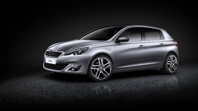 Produzido em Sochaux, na França, o novo 308 deve chegar à Europa no fim do ano, estreando mundialmente no Salão de Frankfurt, em setembro | <a href="%20https://quatrorodas.abril.com.br/noticias/fabricantes/peugeot-apresenta-proxima-geracao-308-741173.shtml" rel="migration"></a>