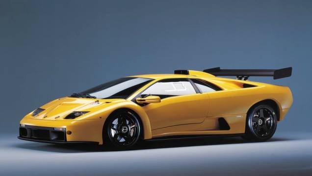 Diablo GTR (1999/2000) - Derivado de uma versão de competição, ele ficava envocado com aerofólio e com um apetite que já totalizava 590 cv | <a href="%20https://quatrorodas.abril.com.br/reportagens/classicos/festa-bolonhesa-741081.shtml" rel="migration">Leia mais</a> Diablo GTR (1999/2000) - Derivado de uma versão de competição, ele ficava envocado com aerofólio e com um apetite que já totalizava 590 cv | <a href="%20https://quatrorodas.abril.com.br/reportagens/classicos/festa-bolonhesa-741081.shtml" rel="migration">Leia mais</a>
