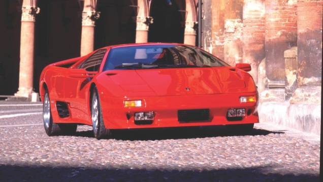 Diablo VT (1993) - Em 1993, o Diablo VT permitia que 25% da força do motor podia ser direcionada às rodas dianteiras. Com isso, o Diablo VT era mais estável | <a href="%20https://quatrorodas.abril.com.br/reportagens/classicos/festa-bolonhesa-741081.shtml" rel="migration">Le</a> Diablo VT (1993) - Em 1993, o Diablo VT permitia que 25% da força do motor podia ser direcionada às rodas dianteiras. Com isso, o Diablo VT era mais estável | <a href="%20https://quatrorodas.abril.com.br/reportagens/classicos/festa-bolonhesa-741081.shtml" rel="migration">Le</a>