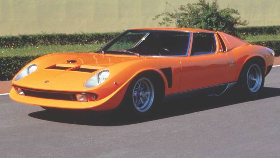 Miura Jota (1970) - Bob Wallace, da Lamborghini, criou um exemplar único com uma preparação que elevou os 385 cv originais para 440 cv. O carro foi destruído num acindente | <a href="%20https://quatrorodas.abril.com.br/reportagens/classicos/festa-bolonhesa-7" rel="migration"></a>