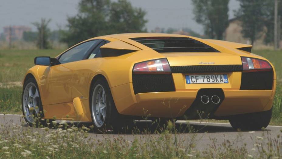 Murciélago, que significa morcego, se refere a um touro que sobreviveu a 28 golpes de espada. Por tal mérito, ele foi poupado da morte na arena | <a href="%20https://quatrorodas.abril.com.br/reportagens/classicos/festa-bolonhesa-741081.shtml" rel="migration">Leia mais</a>