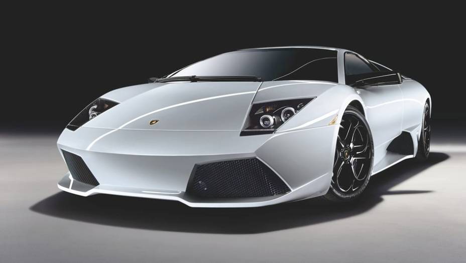 Murciélago LP 640 Versace - Em 2007, um toque de luxo e exclusividade caracterizava essa versão, que trazia duas malas - para um casal - e console revestido em napa | <a href="%20https://quatrorodas.abril.com.br/reportagens/classicos/festa-bolonhesa-741081.s" rel="migration"></a>