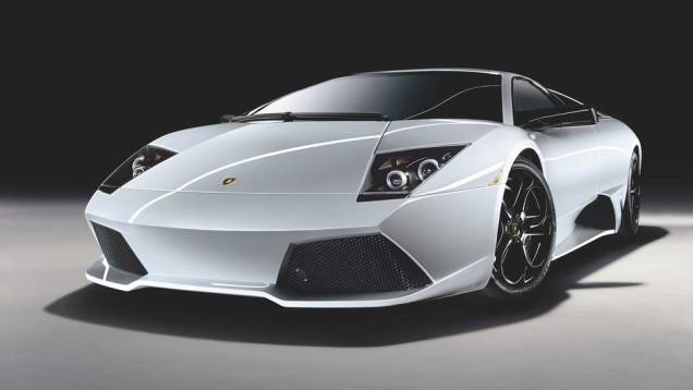 Murciélago LP 640 Versace - Em 2007, um toque de luxo e exclusividade caracterizava essa versão, que trazia duas malas - para um casal - e console revestido em napa | <a href="%20https://quatrorodas.abril.com.br/reportagens/classicos/festa-bolonhesa-741081.s" rel="migration"></a> Murciélago LP 640 Versace - Em 2007, um toque de luxo e exclusividade caracterizava essa versão, que trazia duas malas - para um casal - e console revestido em napa | <a href="%20https://quatrorodas.abril.com.br/reportagens/classicos/festa-bolonhesa-741081.s" rel="migration"></a>