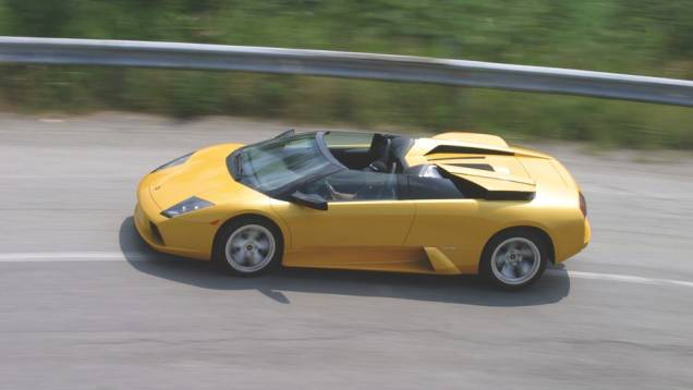 Murciélago Roadster 2004 - Lançado no Salão de Genebra de 2004, ele tinha tração nas quatro rodas e não deveria passar de 16t0 km/h com seu teto removível | <a href="%20https://quatrorodas.abril.com.br/reportagens/classicos/festa-bolonhesa-741081.shtml" rel="migration">Leia</a> Murciélago Roadster 2004 - Lançado no Salão de Genebra de 2004, ele tinha tração nas quatro rodas e não deveria passar de 16t0 km/h com seu teto removível | <a href="%20https://quatrorodas.abril.com.br/reportagens/classicos/festa-bolonhesa-741081.shtml" rel="migration">Leia</a>