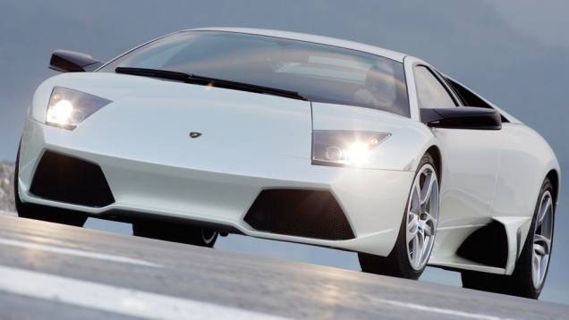 Primeiro Lamborghini sob a administração da Audi e primeiro deste século, o Murciélago foi apresentado em 2001 num evento montadado aos pés do vulcão Etna, na Sicília, Itália.