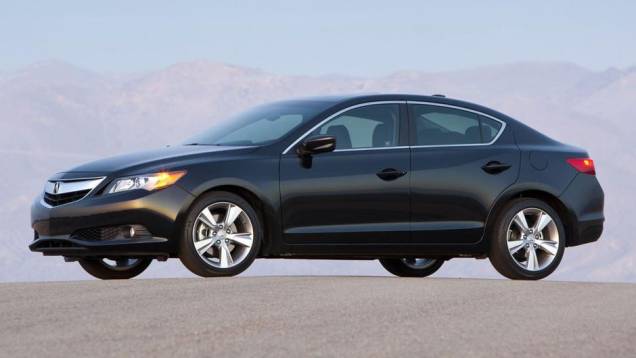 O modelo vem com a mesma motorização, poucas mudanças estruturais e preço mais alto | <a href="https://quatrorodas.abril.com.br/noticias/fabricantes/poucas-mudancas-acura-ilx-2014-apresentado-741280.shtml" rel="migration">Leia mais</a> O modelo vem com a mesma motorização, poucas mudanças estruturais e preço mais alto | <a href="https://quatrorodas.abril.com.br/noticias/fabricantes/poucas-mudancas-acura-ilx-2014-apresentado-741280.shtml" rel="migration">Leia mais</a>