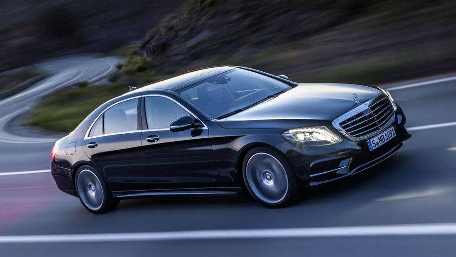 O modelo dever&aacute; chegar a diversos mercados, como Estados Unidos e Reino Unido, no m&ecirc;s de setembro | <a href="%20https://quatrorodas.abril.com.br/noticias/fabricantes/mercedes-benz-revela-classe-s-2014-741437.shtml" rel="migration">Leia mais</a>