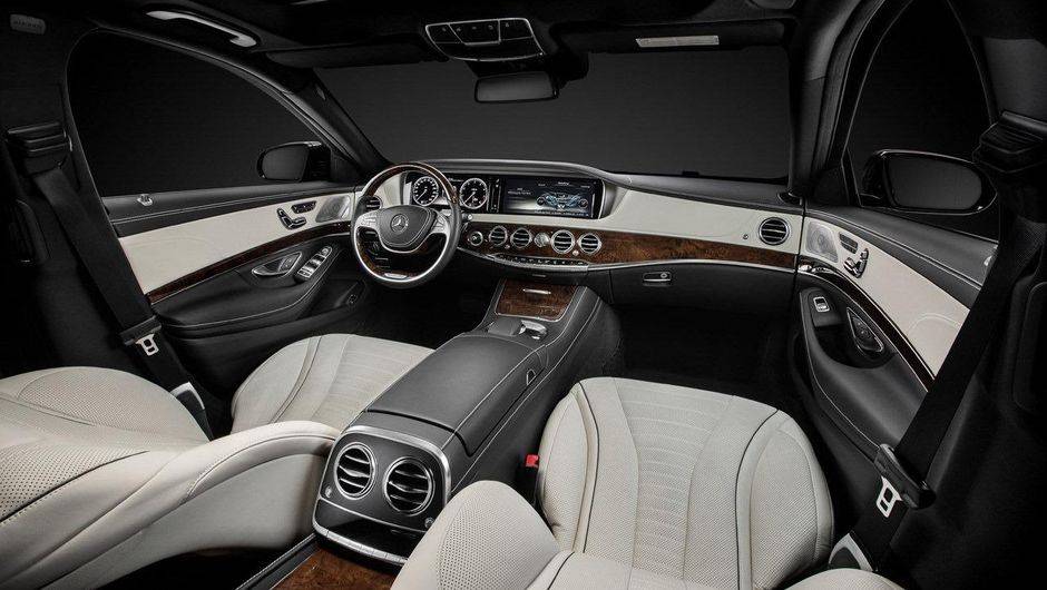 Por dentro, de acordo com a montadora, foram usados materiais de qualidade superior | <a href="https://quatrorodas.abril.com.br/noticias/fabricantes/mercedes-benz-revela-classe-s-2014-741437.shtml" rel="migration">Leia mais</a>