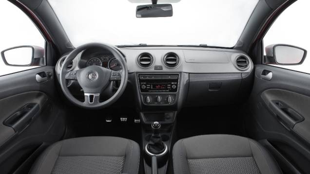 No interior, destaque para as pedaleiras em alumínio escovado. <a href="https://quatrorodas.abril.com.br/carros/lancamentos/vw-gol-rallye-741505.shtml" rel="migration">Leia mais</a> No interior, destaque para as pedaleiras em alumínio escovado. <a href="https://quatrorodas.abril.com.br/carros/lancamentos/vw-gol-rallye-741505.shtml" rel="migration">Leia mais</a>