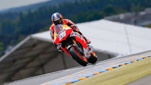 Dani Pedrosa foi o mais rápido da sexta-feira nos treinos da MotoGP em Le Mans | <a href="https://quatrorodas.abril.com.br/moto/noticias/motogp-pedrosa-lidera-treinos-le-mans-741656.shtml" rel="migration">Leia mais</a>