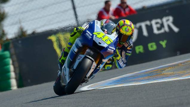 Valentino Rossi (Yamaha Factory Racing) largará na oitava colocação | <a href="https://quatrorodas.abril.com.br/moto/noticias/motogp-marquez-conquista-pole-le-mans-741738.shtml" rel="migration">Leia mais</a>