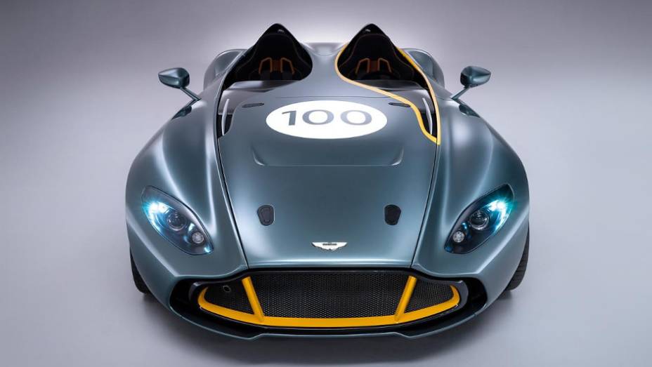 Modelo faz parte das comemorações do centenário da marca | <a href="https://quatrorodas.abril.com.br/noticias/fabricantes/aston-martin-revela-cc100-concept-741740.shtml" rel="migration">Leia mais</a>