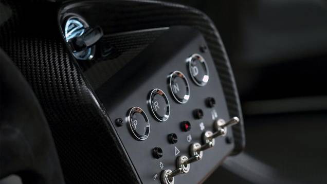O conceito é uma homenagem ao DBR1 de 1959 da empresa que venceu em Le Mans | <a href="https://quatrorodas.abril.com.br/noticias/fabricantes/aston-martin-revela-cc100-concept-741740.shtml" rel="migration">Leia mais</a> O conceito é uma homenagem ao DBR1 de 1959 da empresa que venceu em Le Mans | <a href="https://quatrorodas.abril.com.br/noticias/fabricantes/aston-martin-revela-cc100-concept-741740.shtml" rel="migration">Leia mais</a>