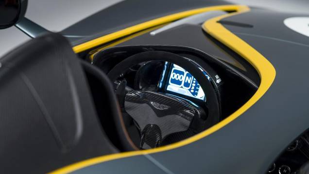O CC100 atinge uma velocidade máxima limitada eletronicamente de 290 km/h | <a href="https://quatrorodas.abril.com.br/noticias/fabricantes/aston-martin-revela-cc100-concept-741740.shtml" rel="migration">Leia mais</a> O CC100 atinge uma velocidade máxima limitada eletronicamente de 290 km/h | <a href="https://quatrorodas.abril.com.br/noticias/fabricantes/aston-martin-revela-cc100-concept-741740.shtml" rel="migration">Leia mais</a>