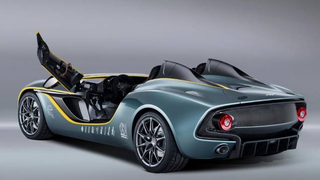 Unidade produzida já teria sido vendida por um preço estimado entre 770 mil e 1.540.000 dólares | <a href="%20https://quatrorodas.abril.com.br/noticias/fabricantes/aston-martin-revela-cc100-concept-741740.shtml" rel="migration">Leia mais</a> Unidade produzida já teria sido vendida por um preço estimado entre 770 mil e 1.540.000 dólares | <a href="%20https://quatrorodas.abril.com.br/noticias/fabricantes/aston-martin-revela-cc100-concept-741740.shtml" rel="migration">Leia mais</a>