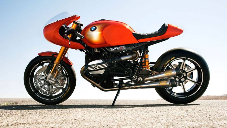 Motocicleta esportiva é a R 90 S do século 21 | <a href="https://quatrorodas.abril.com.br/moto/noticias/bmw-concept-ninety-concorso-d-eleganza-742400.shtml" rel="migration">Leia mais</a>