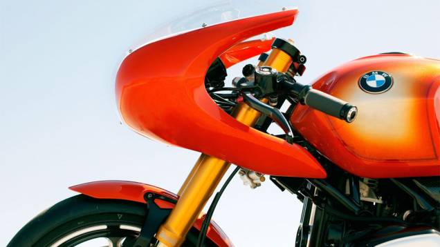 Moto foi feita em parceria com a companhia de customização Roland Sand Design | <a href="https://quatrorodas.abril.com.br/moto/noticias/bmw-concept-ninety-concorso-d-eleganza-742400.shtml" rel="migration">Leia mais</a> Moto foi feita em parceria com a companhia de customização Roland Sand Design | <a href="https://quatrorodas.abril.com.br/moto/noticias/bmw-concept-ninety-concorso-d-eleganza-742400.shtml" rel="migration">Leia mais</a>