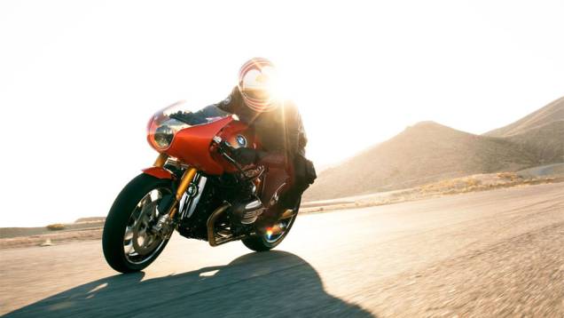 Sua cor laranja remete à lendária pintura Daytona Orange da BMW R 90 S | <a href="https://quatrorodas.abril.com.br/moto/noticias/bmw-concept-ninety-concorso-d-eleganza-742400.shtml" rel="migration">Leia mais</a> Sua cor laranja remete à lendária pintura Daytona Orange da BMW R 90 S | <a href="https://quatrorodas.abril.com.br/moto/noticias/bmw-concept-ninety-concorso-d-eleganza-742400.shtml" rel="migration">Leia mais</a>
