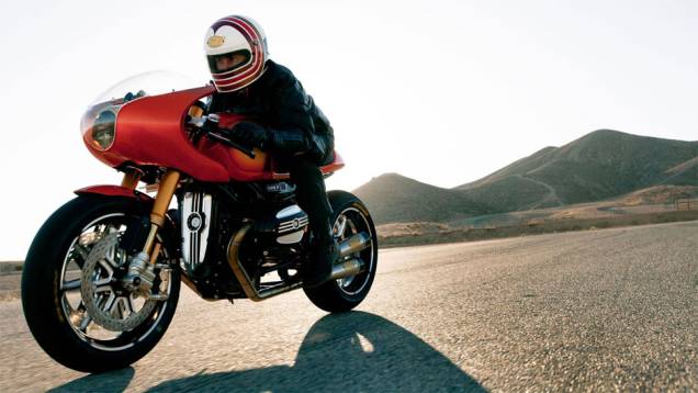 Motocicleta é um presente para os 90 anos da BMW Motorrad | <a href="https://quatrorodas.abril.com.br/moto/noticias/bmw-concept-ninety-concorso-d-eleganza-742400.shtml" rel="migration">Leia mais</a>