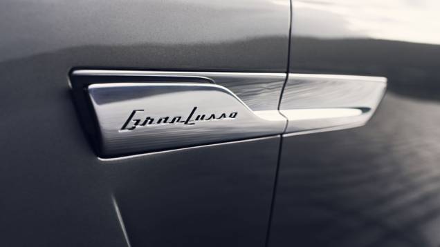 Detalhes cromados dão luxo ao modelo | <a href="https://quatrorodas.abril.com.br/noticias/fabricantes/bmw-pininfarina-lancam-gran-lusso-coupe-742303.shtml" rel="migration">Leia mais</a> Detalhes cromados dão luxo ao modelo | <a href="https://quatrorodas.abril.com.br/noticias/fabricantes/bmw-pininfarina-lancam-gran-lusso-coupe-742303.shtml" rel="migration">Leia mais</a>