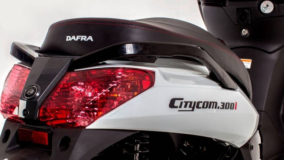 Dafra Citycom 300i 2013/2014 ganhou nova assinatura | <a href="https://quatrorodas.abril.com.br/moto/noticias/dafra-apresenta-novo-citycom-300i-742713.shtml" rel="migration">Leia mais</a>