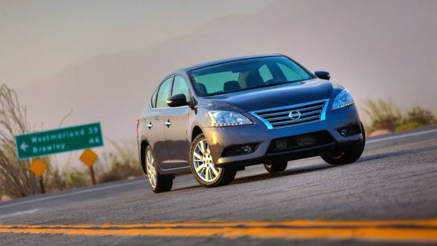 O modelo teve sua sétima geração lançada nos Estados Unidos em agosto de 2012 | <a href="%20https://quatrorodas.abril.com.br/carros/lancamentos/nissan-sentra-757163.shtml" rel="migration">Leia mais</a>