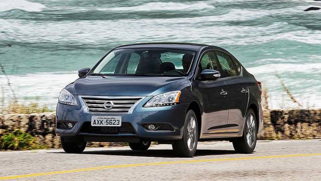 Serão oferecidas três versões de acabamento no mercado brasileiro | <a href="https://quatrorodas.abril.com.br/carros/lancamentos/nissan-sentra-757163.shtml" rel="migration">Leia mais</a>