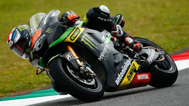 Bradley Smith (Monster Yamaha Tech 3) também caiu durante os treinos livres em Mugello | <a href="https://quatrorodas.abril.com.br/moto/noticias/motogp-yamaha-domina-treino-mugello-742926.shtml" rel="migration">Leia mais</a>