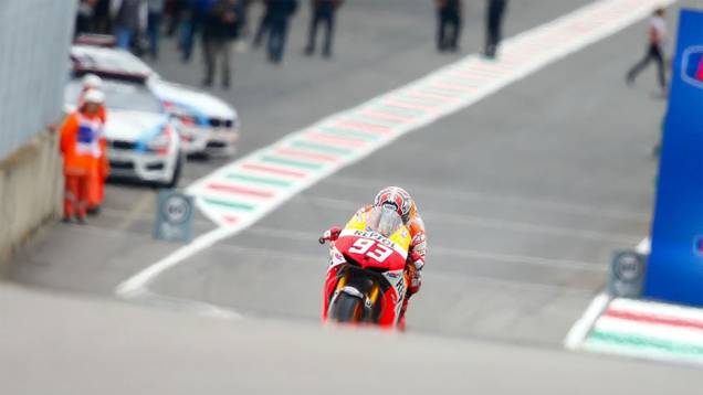 Com pequena fratura no ombro direito, Marc Márquez largará em sexto | <a href="https://quatrorodas.abril.com.br/moto/noticias/motogp-pedrosa-garante-pole-mugello-742928.shtml" rel="migration">Leia mais</a>