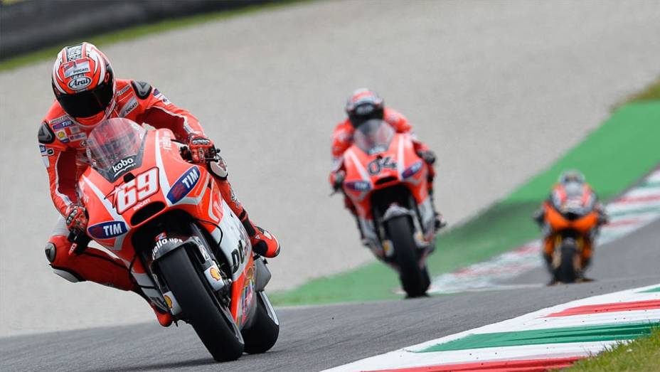 Nicky Hayden largará em oitavo | <a href="https://quatrorodas.abril.com.br/moto/noticias/motogp-pedrosa-garante-pole-mugello-742928.shtml" rel="migration">Leia mais</a>