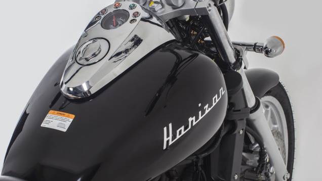 A Horizon 250 é fruto de uma parceria com a coreana Daelim Motor, assim como a Roadwin 250R | <a href="https://quatrorodas.abril.com.br/moto/noticias/dafra-lanca-custom-horizon-250-brasil-743081.shtml" rel="migration">Leia mais</a> A Horizon 250 é fruto de uma parceria com a coreana Daelim Motor, assim como a Roadwin 250R | <a href="https://quatrorodas.abril.com.br/moto/noticias/dafra-lanca-custom-horizon-250-brasil-743081.shtml" rel="migration">Leia mais</a>