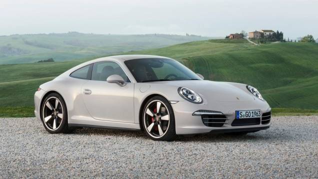 Ele celebra o meio século de existência dos modelos 911 da marca alemã | <a href="https://quatrorodas.abril.com.br/saloes/frankfurt/2013/porsche-911-50th-anniversary-edition-753233.shtml" rel="migration">Leia mais</a>