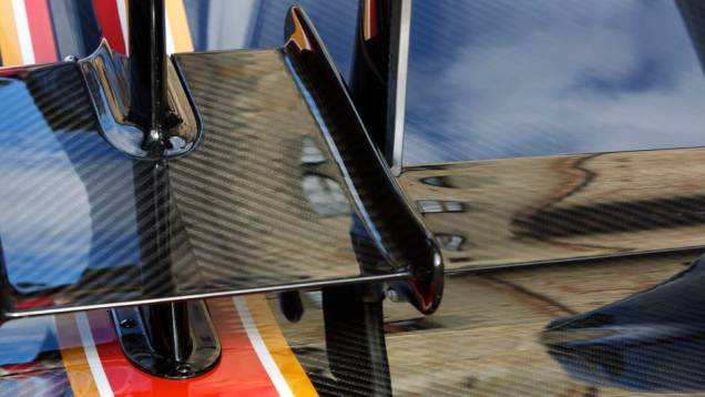 Também chama a atenção o uso do DRS, dispositivo similar ao utilizado na F-1, no aerofólio traseiro | <a href="%20https://quatrorodas.abril.com.br/noticias/fabricantes/pagani-mostra-zonda-revolucion-743107.shtml" rel="migration">Leia mais</a> Também chama a atenção o uso do DRS, dispositivo similar ao utilizado na F-1, no aerofólio traseiro | <a href="%20https://quatrorodas.abril.com.br/noticias/fabricantes/pagani-mostra-zonda-revolucion-743107.shtml" rel="migration">Leia mais</a>