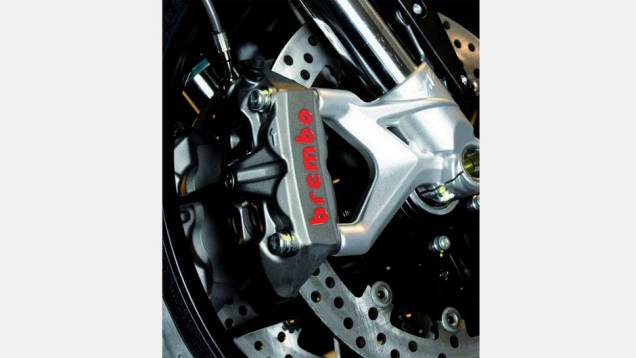 Para poder parar todo esse conjunto, a motocicleta possui freios a disco monobloco da Brembo | <a href="%20https://quatrorodas.abril.com.br/moto/noticias/mv-agusta-f3-800-chega-r-56-mil-792913.shtml" rel="migration">Leia mais</a> Para poder parar todo esse conjunto, a motocicleta possui freios a disco monobloco da Brembo | <a href="%20https://quatrorodas.abril.com.br/moto/noticias/mv-agusta-f3-800-chega-r-56-mil-792913.shtml" rel="migration">Leia mais</a>