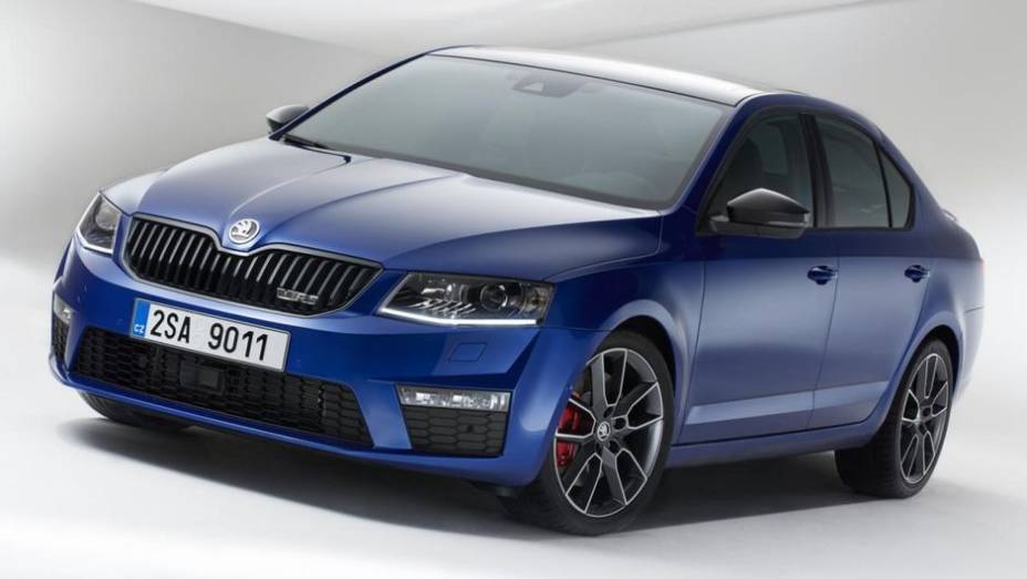 A Skoda divulgou informações e fotos oficiais do novo Octavia RS | <a href="https://quatrorodas.abril.com.br//saloes/frankfurt/2013/skoda-octavia-rs-753260.shtml" rel="migration">Leia mais</a>