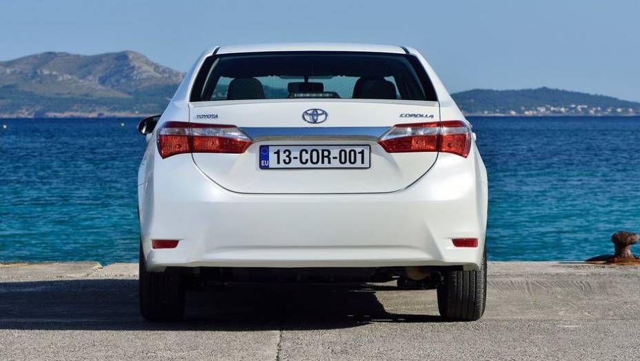 Novo Toyota Corolla - Versão Europeia | <a href="https://quatrorodas.abril.com.br/noticias/fabricantes/toyota-revela-novo-corolla-europeu-743504.shtml" rel="migration">Leia mais</a> | <a href="https://quatrorodas.abril.com.br/galerias/toyota/novo-corolla-743410.shtml" rel="migration">Vej</a>