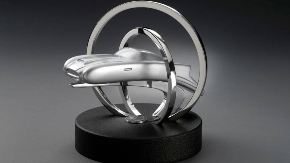 "Aston Martin DB4GT Zagato" - por Richard Pietruska | <a href="http://quatrorodas.abril.com.br/noticias/mercado/carros-aston-martin-viram-obra-arte-743790.shtml" rel="migration">Leia mais</a>