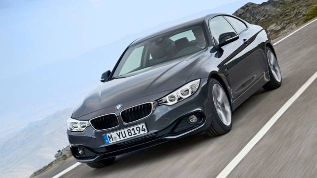 A frente tem estilo agressivo e para-choque com novas tomadas de ar | <a href="https://quatrorodas.abril.com.br/saloes/frankfurt/2013/bmw-serie-4-coupe-753156.shtml" rel="migration">Leia mais</a>