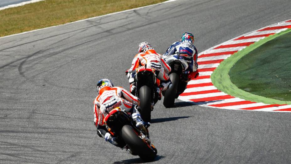 Com a vitória, Lorenzo está apenas 7 pontos atrás de Dani Pedrosa | <a href="https://quatrorodas.abril.com.br/moto/noticias/motogp-lorenzo-domina-gp-catalunha-744220.shtml" rel="migration">Leia mais</a>