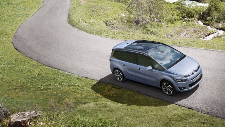 O modelo utiliza nova plataforma, a EMP2 | <a href="https://quatrorodas.abril.com.br/noticias/fabricantes/citroen-revela-grand-c4-picasso-2014-745123.shtml" rel="migration">Leia mais</a>