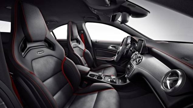 Não há qualquer alteração na motorização, de modo que o CLA 45 AMG Edition 1 é equipado com motor 2.0 turbo, que entrega 365 cavalos de potência e 45,9 kgfm de torque | <a href="%20https://quatrorodas.abril.com.br/noticias/fabricantes/mercedes-anuncia-cla-45" rel="migration"></a> Não há qualquer alteração na motorização, de modo que o CLA 45 AMG Edition 1 é equipado com motor 2.0 turbo, que entrega 365 cavalos de potência e 45,9 kgfm de torque | <a href="%20https://quatrorodas.abril.com.br/noticias/fabricantes/mercedes-anuncia-cla-45" rel="migration"></a>