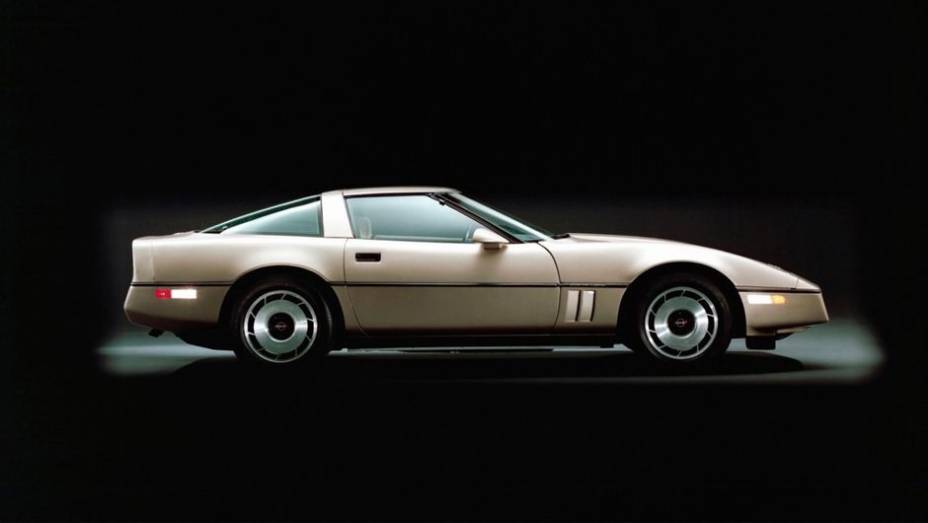 Chevrolet Corvette 1984 | <a href="http://quatrorodas.abril.com.br/noticias/classicos/gm-celebra-60-anos-corvette-745457.shtml" rel="migration">Leia mais</a>