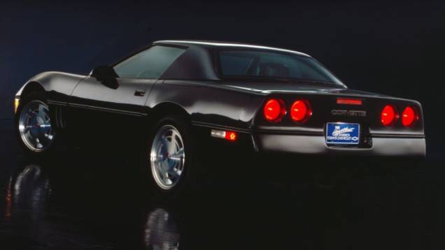 Chevrolet Corvette 1990 | <a href="https://quatrorodas.abril.com.br/noticias/classicos/gm-celebra-60-anos-corvette-745457.shtml" rel="migration">Leia mais</a>