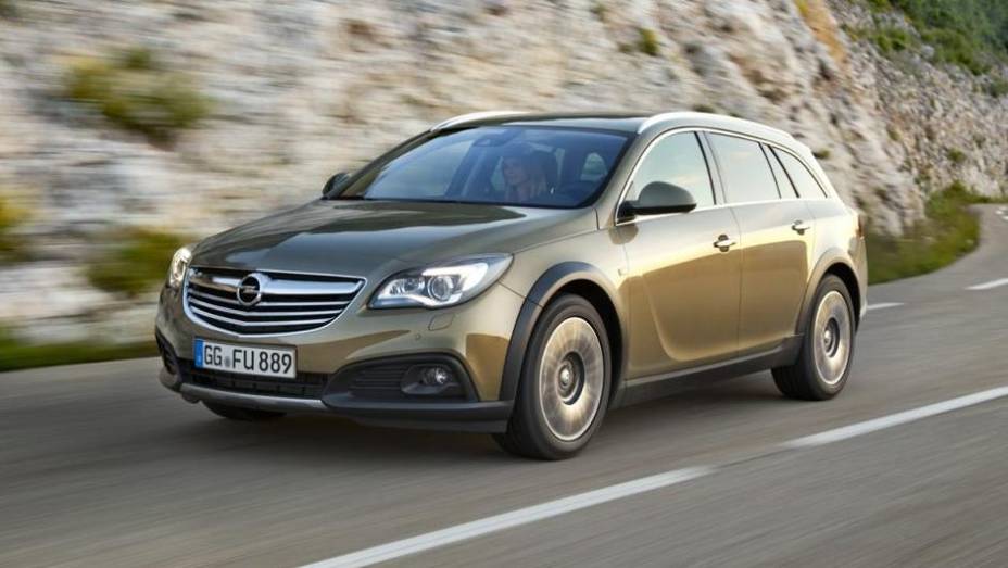 Trata-se de uma versão da perua preparada para enfrentar qualquer tipo de terreno | <a href="https://quatrorodas.abril.com.br/saloes/frankfurt/2013/opel-insignia-country-tourer-752099.shtml" rel="migration">Leia mais</a>